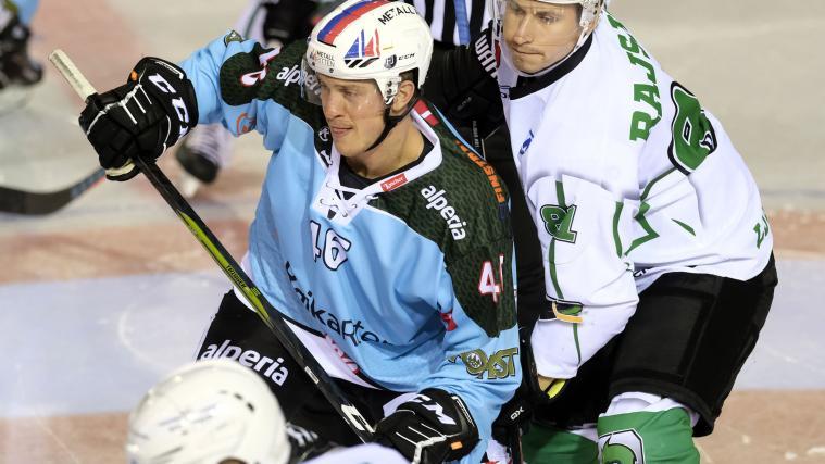 Rittens Top-Scorer Matt Lane (li.) bekommt es mit dem KAC II zu tun