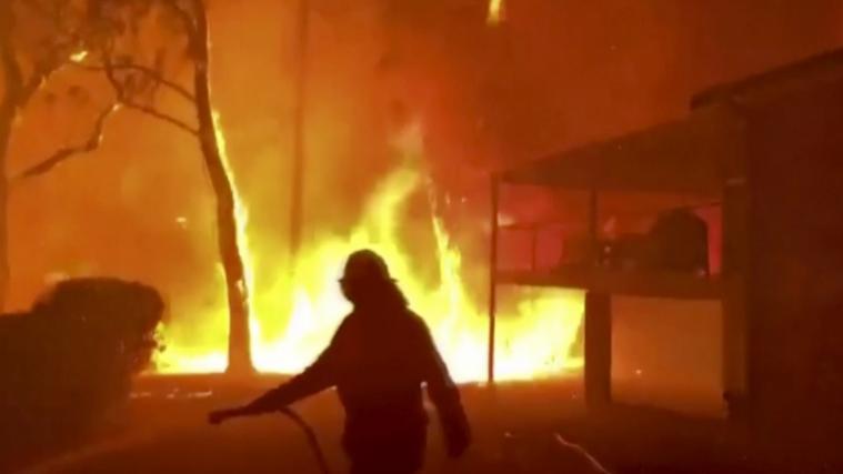 Rund 2000 Feuerwehrleute sind im Einsatz.