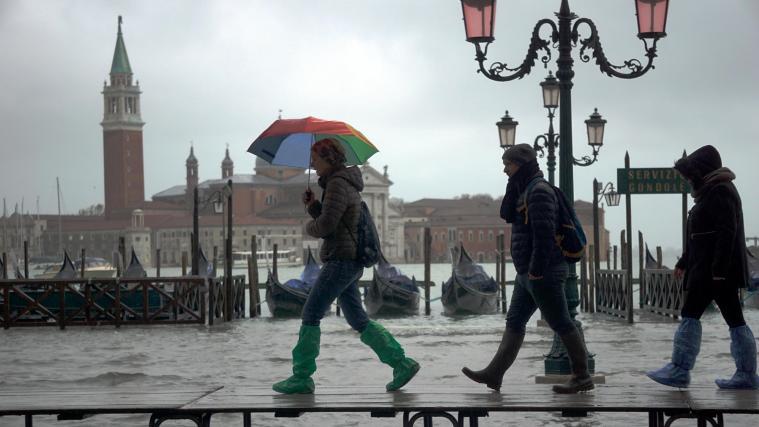 Samstagvormittag erreichte das Hochwasser in Venedig 120 Zentimeter.