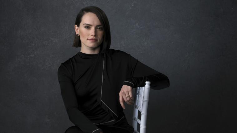 Star-Wars-Star Daisy Ridley hat sich nach mehreren Zwischenfällen mit Stalkern in Therapie begeben.