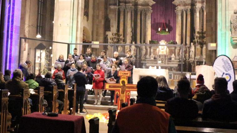 Viele Besucher überzeugten sich von der besonderen Stimmung der Nacht der Lichter im Bozner Dom.