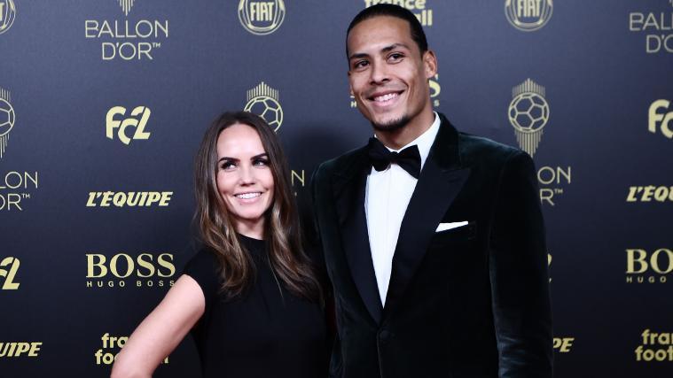 Virgil van Dijk (hier mit seiner Frau Rike Nooitgedagt) hat den Unmut von Cristiano Ronaldos Schwester auf sich gezogen.