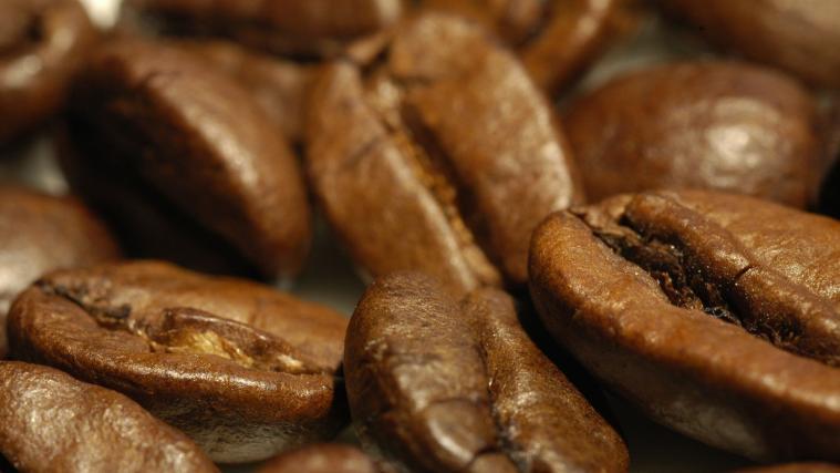 Von einem 500 Kilo schweren Sack mit Kaffeebohnen wurde ein Gabelstaplerfahrer in Bremen erdrückt.