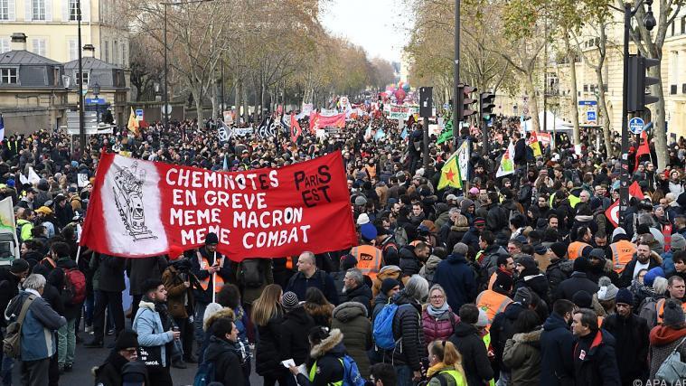 Wieder gingen Tausende in Frankreich auf die Straße.