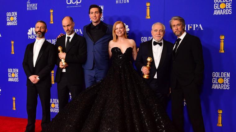 Als beste Dramaserie gewann „Succession“. Die Schauspieler der Serie (von rechts nach links): Alan Ruck, Brian Cox, Sarah Snook, Nicholas Braun, Jesse Armstrong, und Jeremy Strong.