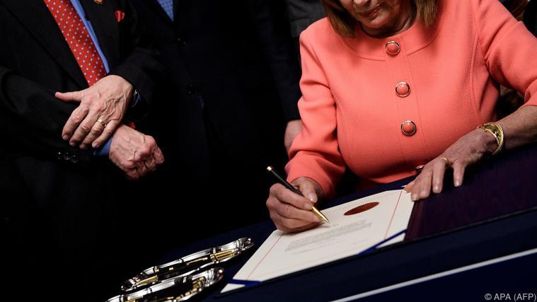 Anklageschrift gegen Trump unterzeichnet.