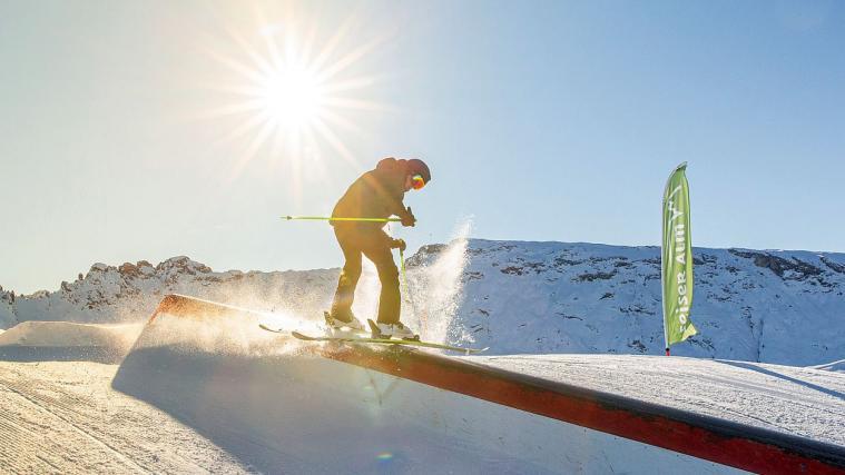 Auf die Freestyler warten auf der Seiser Alm spektakuläre Rails und Kicker.