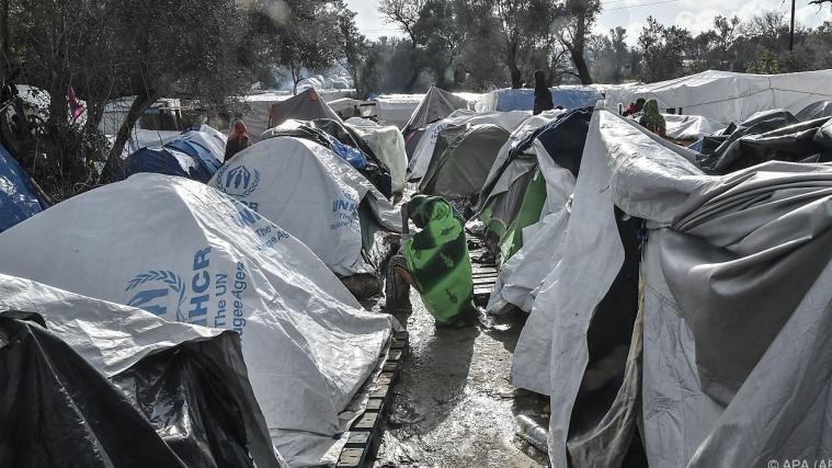 Bevölkerung von Chios will Verlegung der Flüchtlinge aufs Festland.