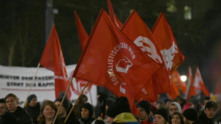 Das Motto lautete „FPÖ-Burschiball blockieren“.