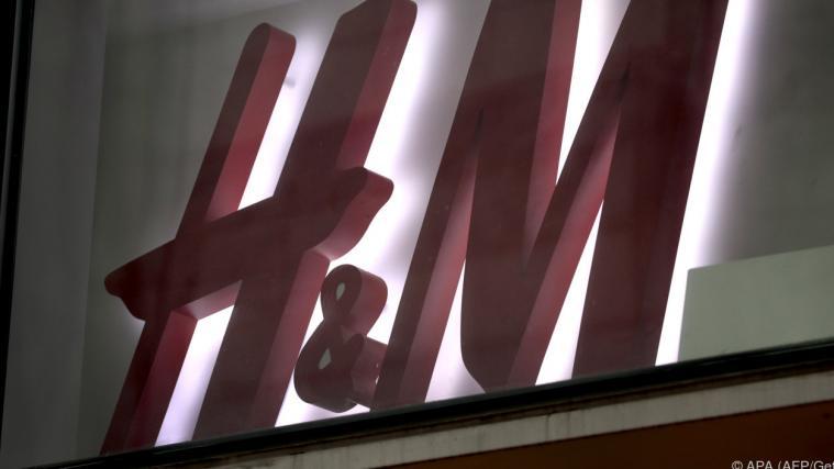 Dem deutschen Ableger des Moderiesen H&M drohen gerichtliche Probleme.