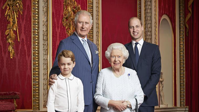 Der kleine George ist zweifelsohne der Star auf dem Foto aus dem Buckingham Palace.
