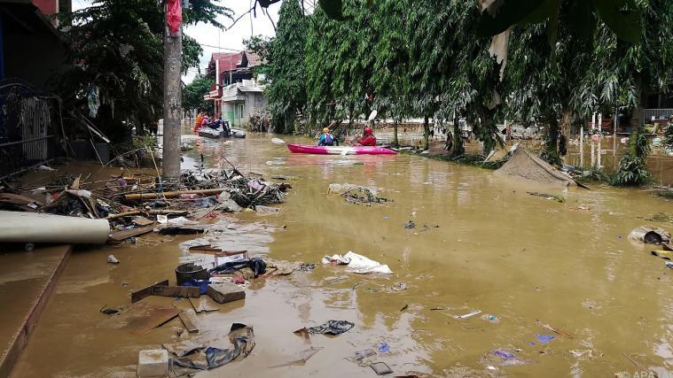 53 Tote nach berschwemmungen in Indonesien 