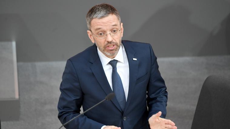 Die „machtgierige tiefschwarze ÖVP“ habe sich die absolute strukturelle Macht im Staat gesichert, wetterte Kickl.
