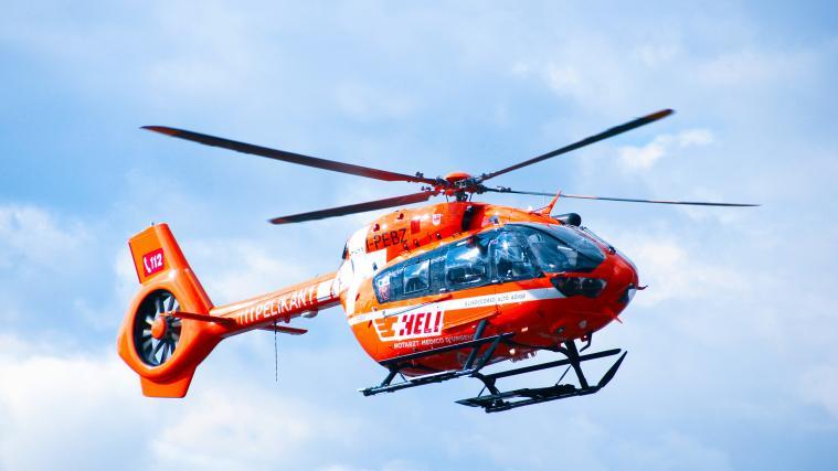 Die schwer verletzte Eisläuferin wurde mit dem Rettungshubschrauber vom Reschensee ins Bozner Krankenhaus geflogen.