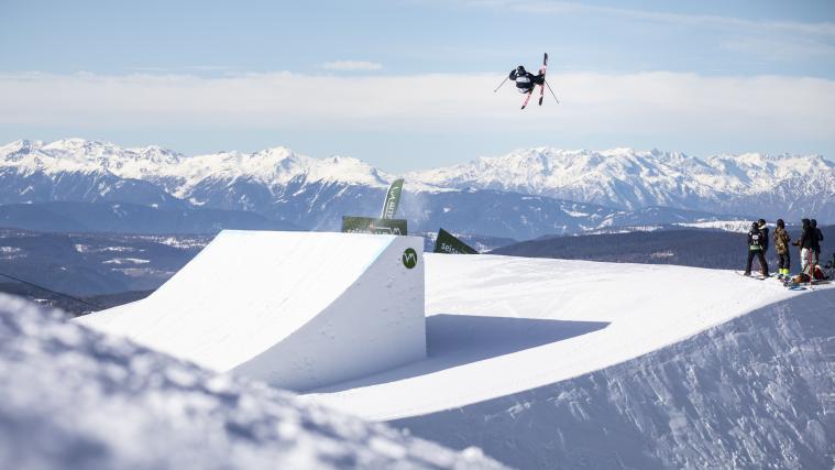 Die Slopestyler finden dieser Tage auf der Seiser Alm ideale Bedingungen vor.