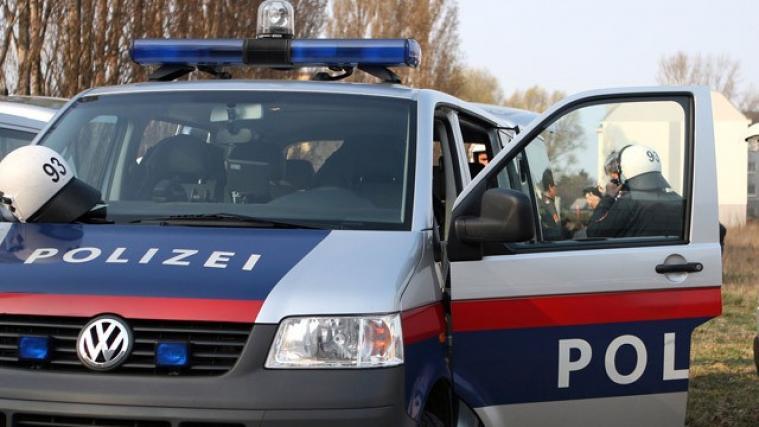 Ein Einbrecher wurde in Vorarlberg von der Polizei im Schlaf überrascht.