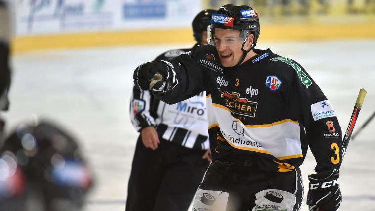 Ein Foto aus vergangenen Tagen: Markus Gander jubelt im Trikot des HC Pustertal. Am Dienstag wird er als Gegner ins Rienz-Stadion kommen.