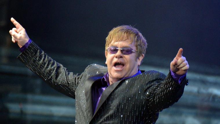 Elton John wird seinen Oscar-nominierten Song „I'm Gonna Love Me Again“ performen.