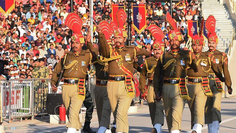 Große Militärparade in Neu Delhi.