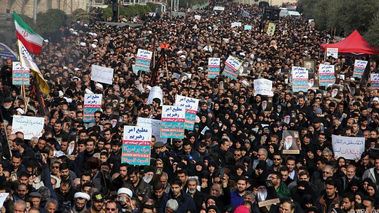 Im Iran kam es bereits am Freitag nach dem Militärschlag der USA zu heftigen Demonstrationen.
