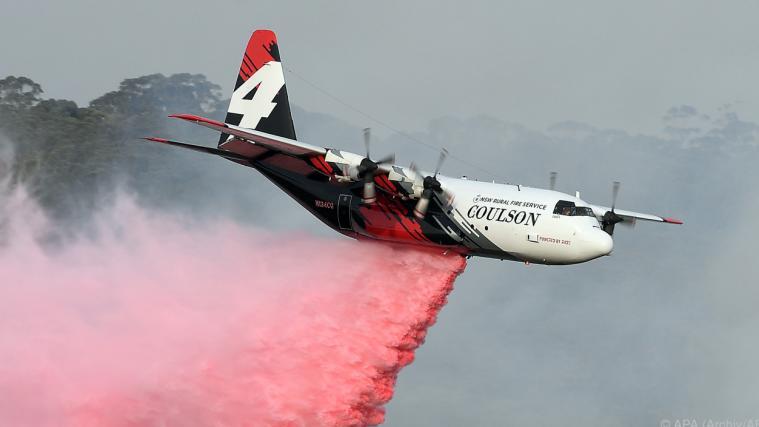 3 Menschen sollen bei dem Absturz eines Löschflugzeugs in Australien ums Leben gekommen sein.