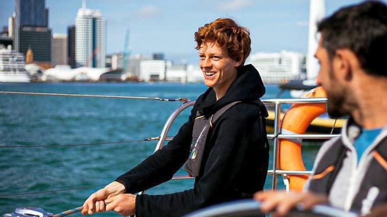 Jannik Sinner gibt sich vor seinem Australian-Open-Debüt locker und entspannt.