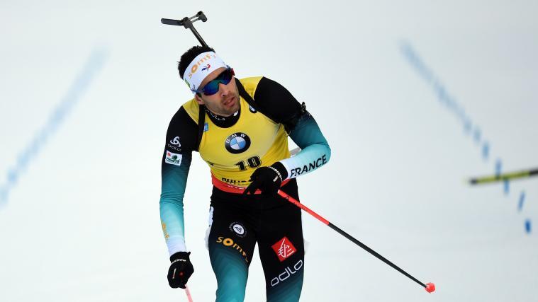 Martin Fourcade überquert die Ziellinie beim Sprint in Ruhpolding.