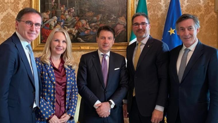 Vereinbarten die nächsten Schritte für Südtirols Autonomie im Palazzo Chigi in Rom: (v.l.) Regionenminister Francesco Boccia, Senatorin Julia Unterberger, Premier Giuseppe Conte, Landeshauptmann Arno Kompatscher und Landesrat Thomas Widmann.