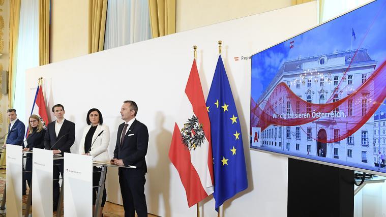 Vertreter der Bundesregierung mit den A1-Spitzen Arnoldner und Grausam.