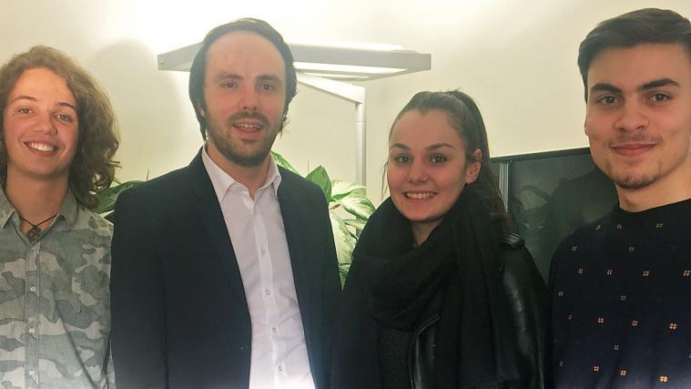 Antrittsbesuch bei Landesrat Philipp Achammer: Der neue Vorsitzende des LBS Ivan Gufler (links) mit Vorstandsmitglied Sofie Dadó und dem Vertreter des Landesschulrates für Schüler Alex Domanegg.