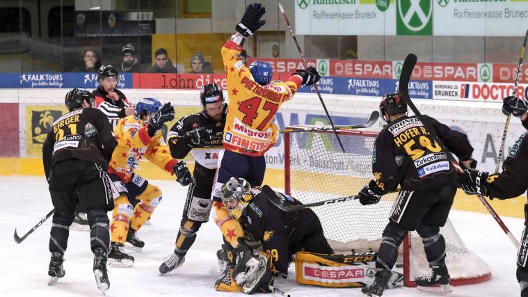 Asiago jubelt, der HC Pustertal am Boden.