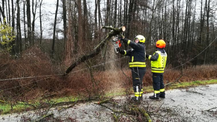 Auch die niederösterreichische Feuerwehr steht wegen Sturmtief Petra im Einsatz.