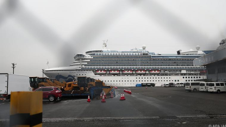 Auf dem unter Quarantäne stehenden Schiff wurden 355 Fälle gemeldet.