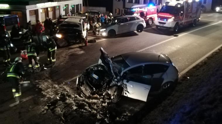 Bei Neunhäusern ist es in der Nacht auf Donnerstag zu einem aufsehenerregenden Unfall gekommen.