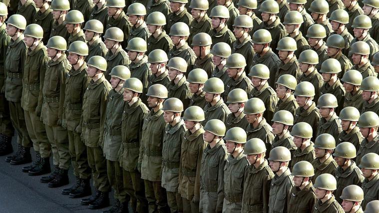 Beim österreichischen Bundesheer – im Bild Rekruten auf dem Wiener Heldenplatz – sind Dutzende Waffen verschwunden.