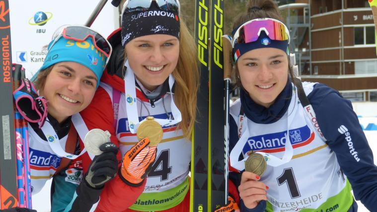 Camille Coupe, Anna Gandler und Linda Zingerle strahlen um die Wette.