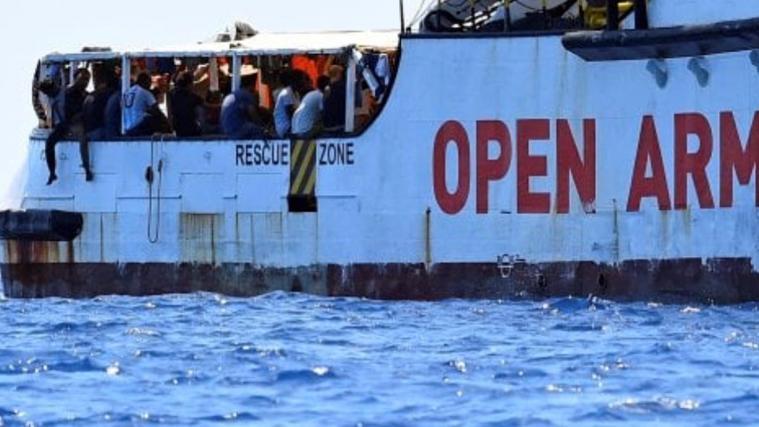 Das Rettungsschiff „Open Arms“ läuft den Hafen von Pozzallo in Sizilien an.
