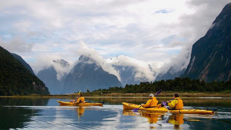 Der abgelegene Fjord Milford Sound ist eine beliebte Touristenattraktion.