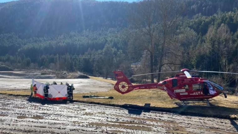 Der Aiut Alpin Dolomites brachte die schwer verletzte Person ins Bozner Krankenhaus.