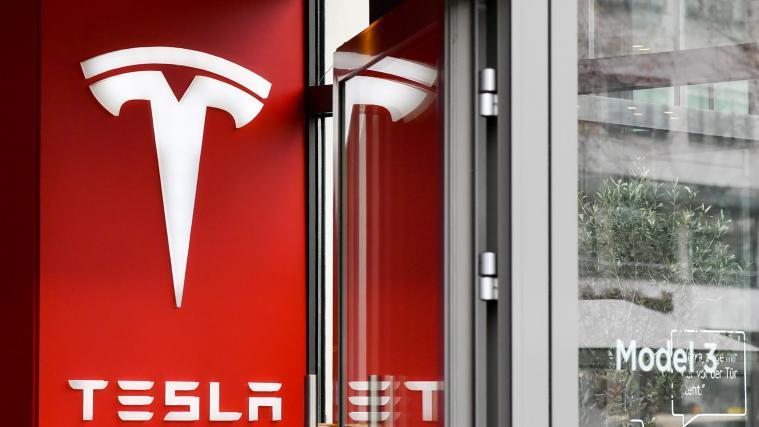 Der Automobilhersteller Tesla ist an der Börse im Aufwind.