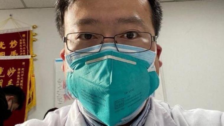 Der chinesische Augenarzt Li Wenliang, der als einer der ersten vor dem Coronavirus gewarnt hatte, ist nun selbst daran gestorben.