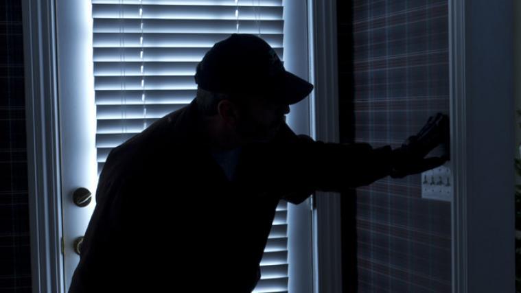 Der Einbrecher machte es den Polizeibeamten leicht. (Symbolbild)