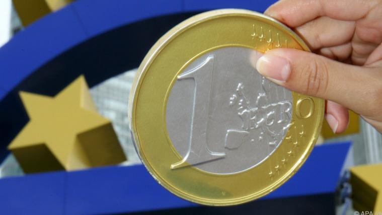 Der Euro steht weiter unter Druck.