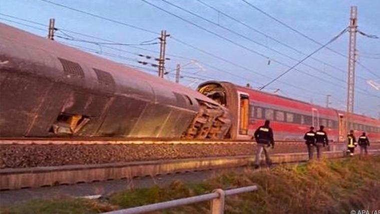 Der Frecciarossa-Hochgeschwindigkeitszug ist in der Nähe von Casal Pusterlengo entgleist.
