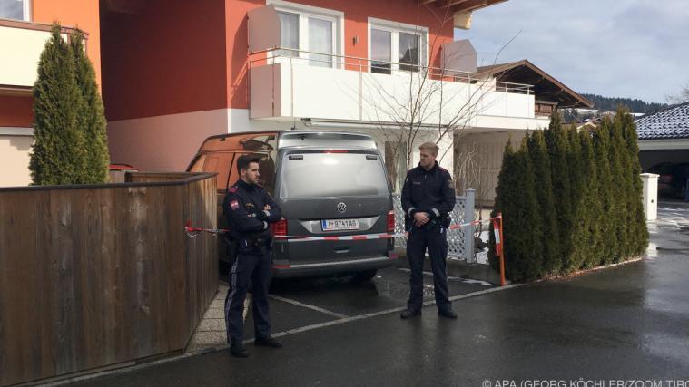 Der Mann wurde von der Polizei in seiner Wohnung festgenommen.