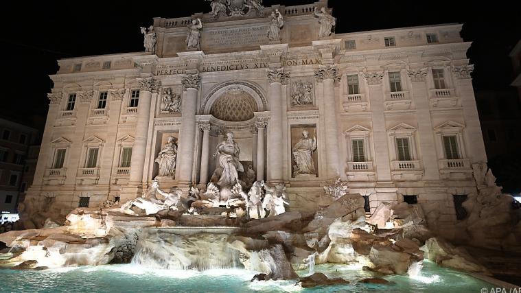 Der Trevi-Brunnen ist ein Hotspot für Rom-Turisten.