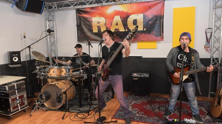 Die Band verarbeitet ernste Themen zu Songs.