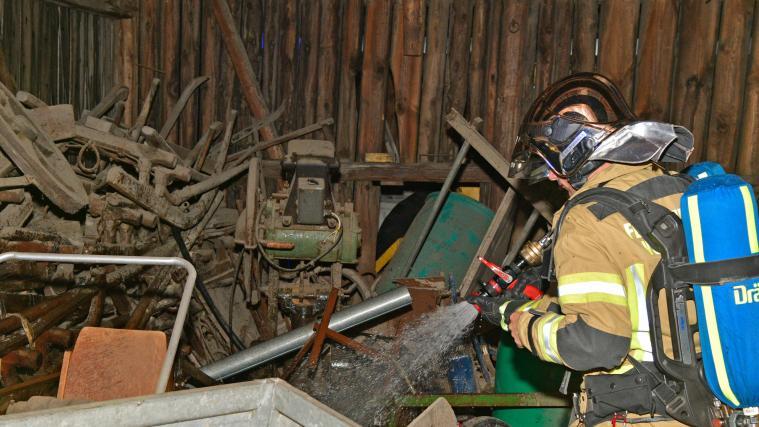 Die Feuerwehrleute konnten den Brand rasch unter Kontrolle bringen.