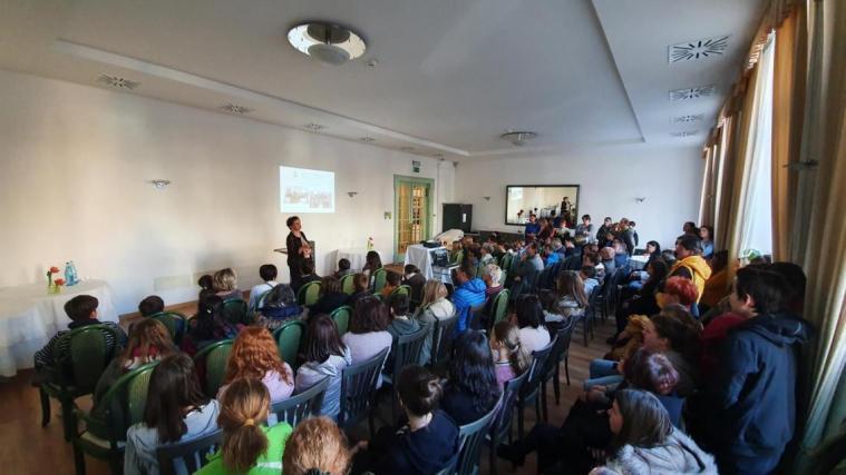 Die Schule öffnete ihre Tore. Zahlreiche Interessierte waren vor Ort.
