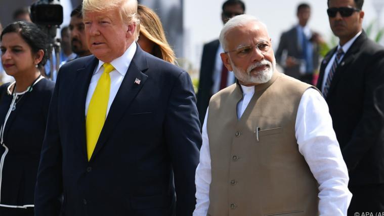 Donald Trump wurde auf seiner ersten Reise nach Indien freudig begrüßt.